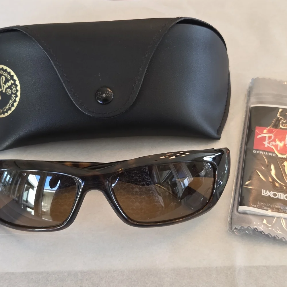 Ray-Ban RB4160 Tortoise Full Rim Sunglasses with Case and Cloth NWOT Italy